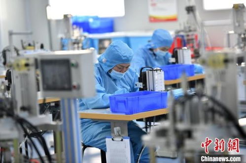 逆行武漢，回川建廠 雨衣妹妹與川鄂友誼工廠的抗疫傳奇